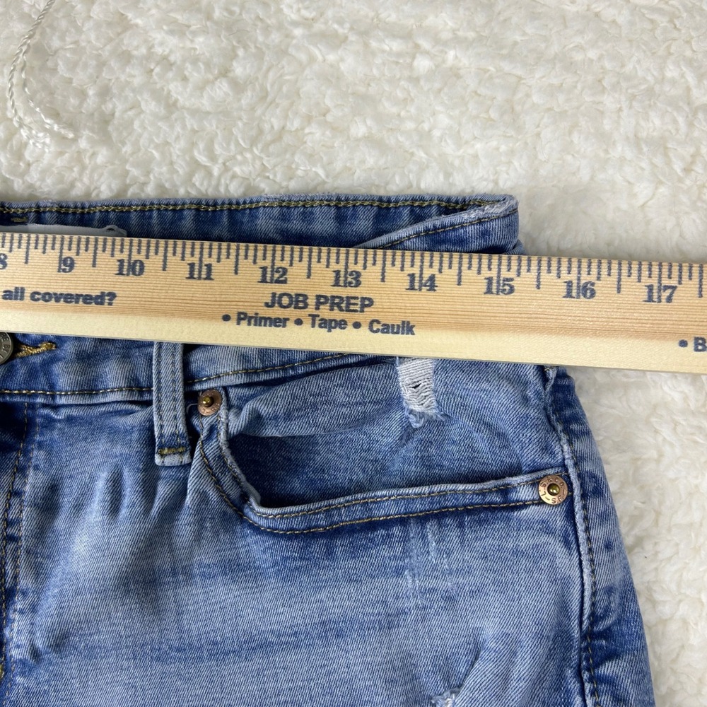 Signature Levi Strauss Womens Mid Rise Distressed Denim Shorts Light Wash Size12 - Picture 5 of 12